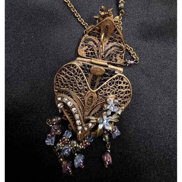 Vintage-Inspired SWEET ROMANCE Signed Floral Heart Long Locket Necklace With Cry - Picture 7 of 7